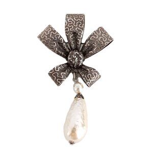 Vintage Miriam Haskell Ribbon & Tear Drop Pearl Silver Tone Pin Brooch